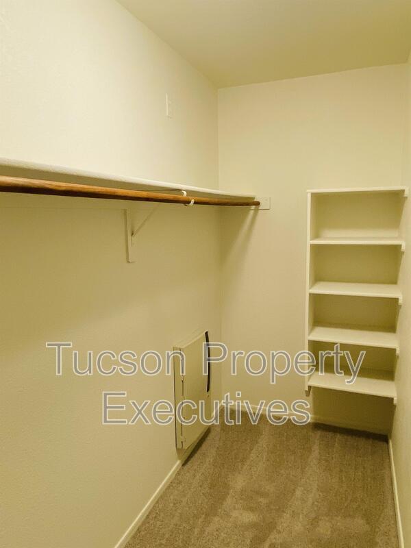 Building Photo - 11879 W Fontenelle Dr