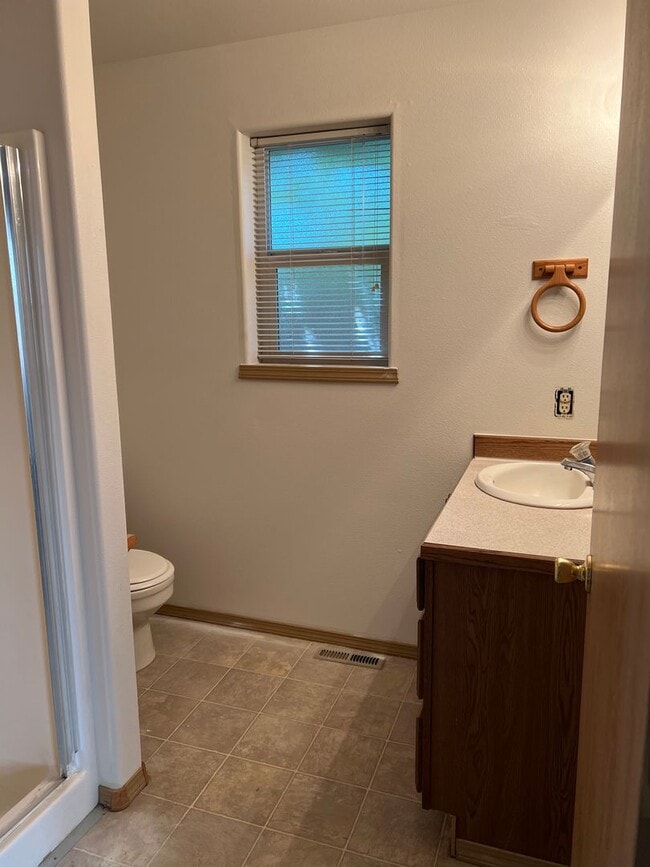 Building Photo - Nice Duplex in SW Redmond