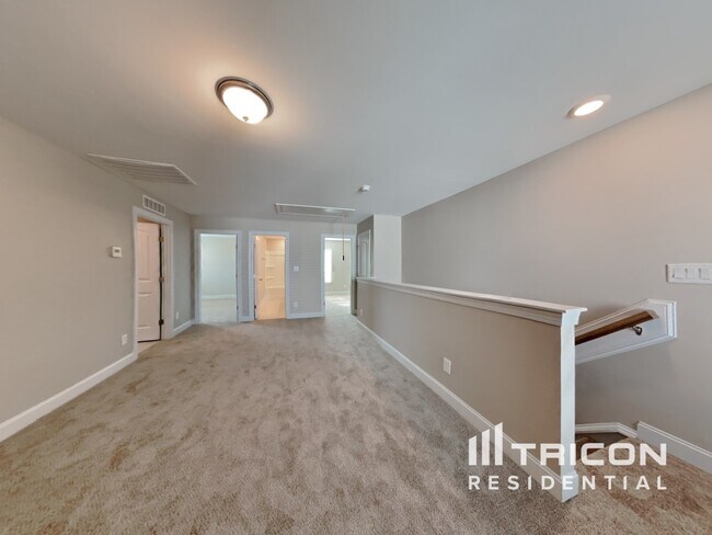 Building Photo - 217 Cliffview Dr