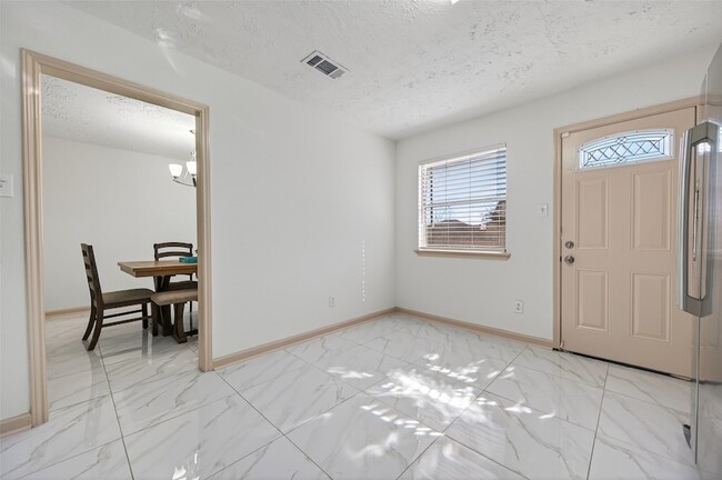 Building Photo - 10726 Village Trail Dr