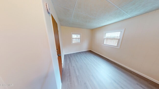 Building Photo - 13 Hawley Ave