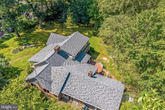 Building Photo - 3574 Glenway Rd