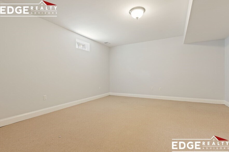 Building Photo - 58 Holton St