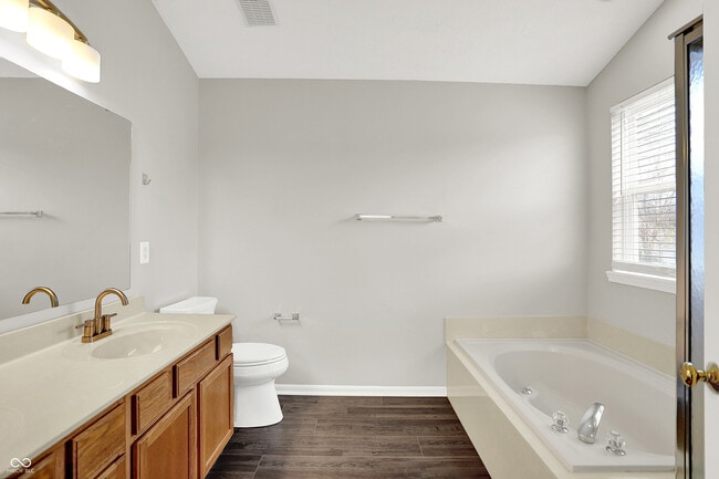 Building Photo - 5761 Cantigny Way S