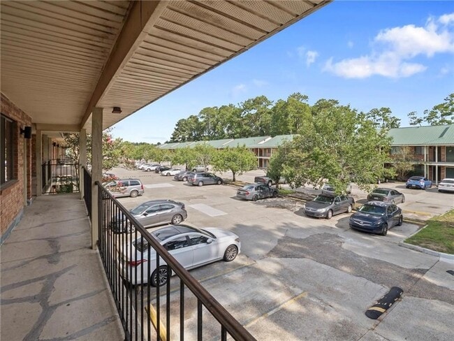 Building Photo - 400 Voters Rd