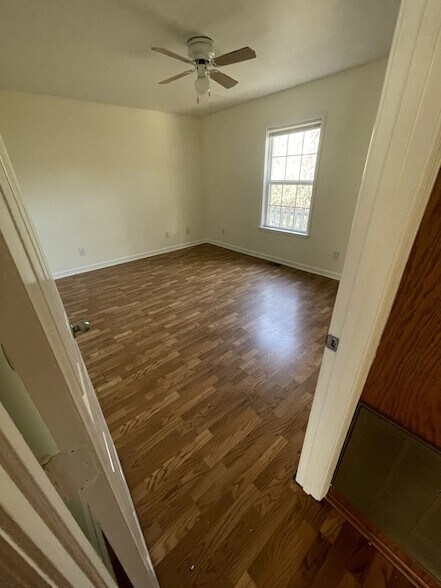 Building Photo - 261 Bayless St