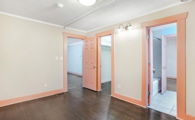 Building Photo - Updated 3br/2ba home with bonus room and fenced back yard in NE Sumner Neighborhood