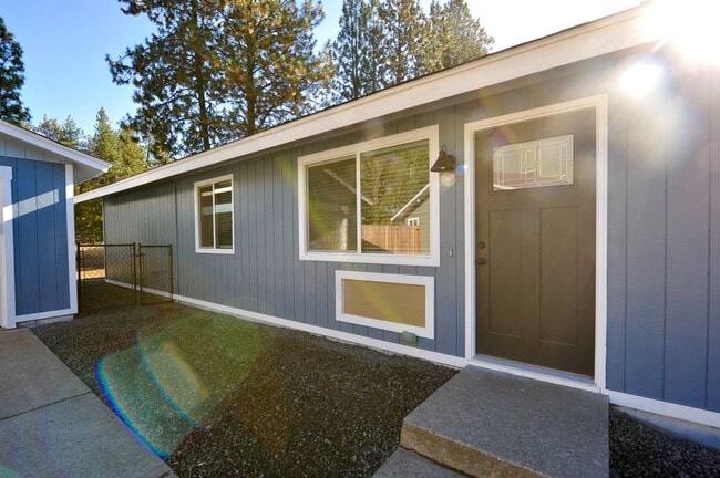 Building Photo - New Remodel 2 bed 1 bath