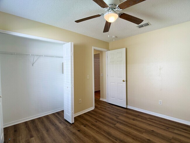 Building Photo - Lovely 4-Bed 2 Bath Pool Home in the Desirable Four Corners Area! Lawn Care & Pool Maintenance In...