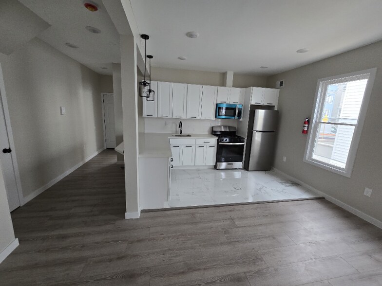 Building Photo - 201 Maple Ave