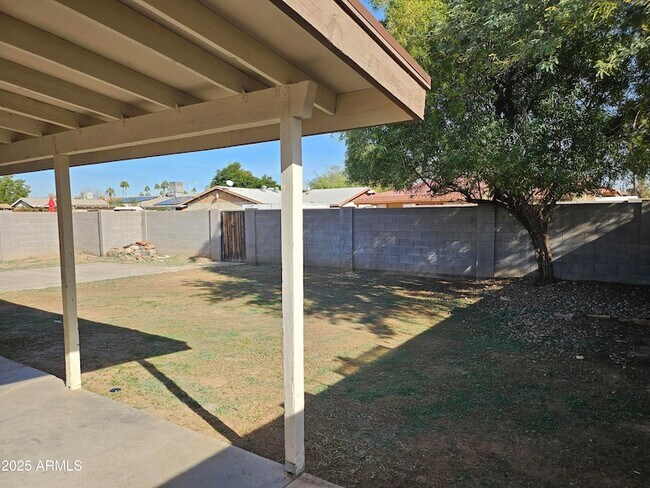 Building Photo - 513 N Apache Dr