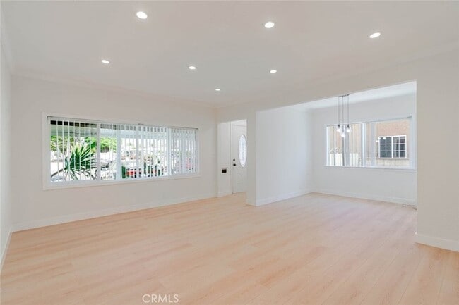 Building Photo - 11246 Saticoy St