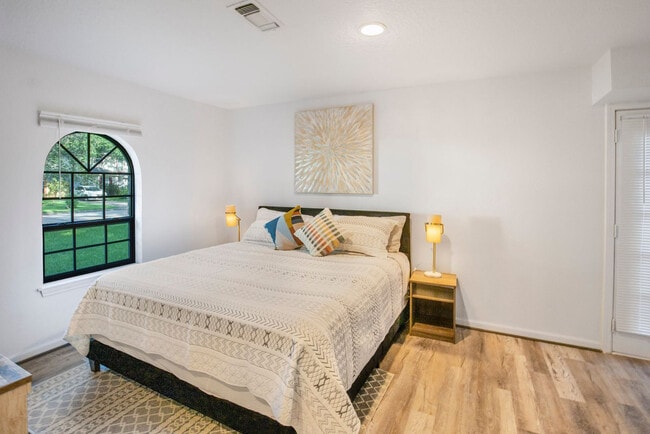 Building Photo - 206 St Cloud Dr