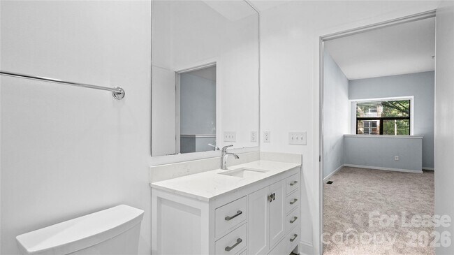 Building Photo - 2125 Southend Dr