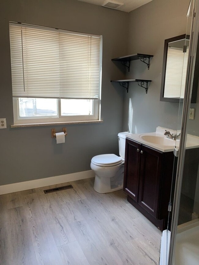 Building Photo - STUDENTS WELCOME! 4 Bedroom / 2 Bath Home Near CSU