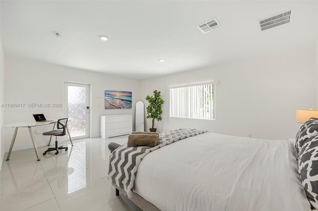 Building Photo - 1924 SW 20th St