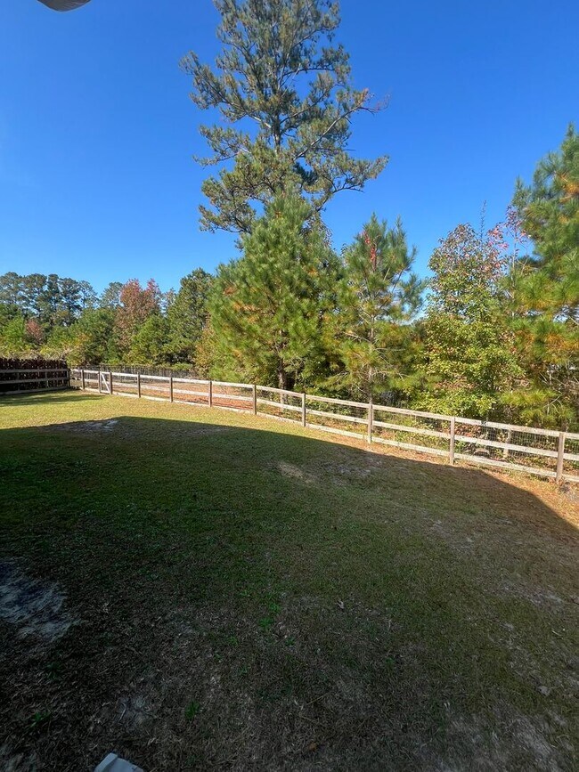 Building Photo - LAKE FOREST VILLAGE