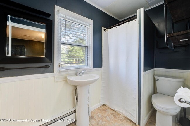 Building Photo - 446 E Arverne Ave