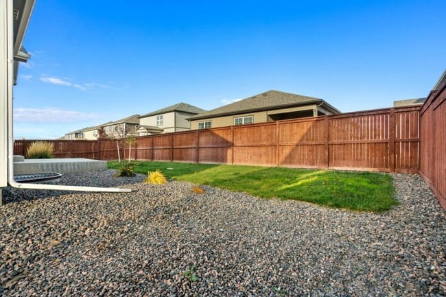 Building Photo - 1977 Floret Dr