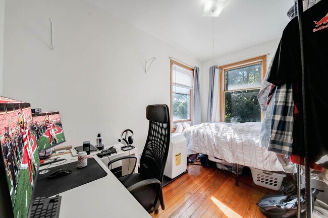 Building Photo - 4 or 5 Bedroom Right off of High St - OSU Campus