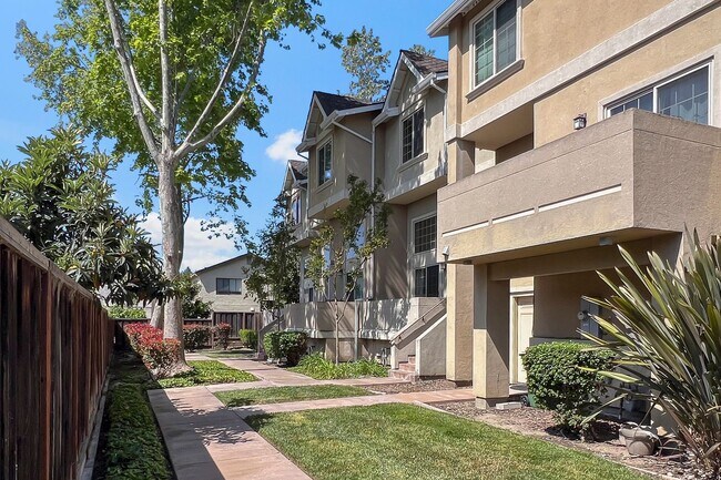 Building Photo - 562 Lambert Terrace