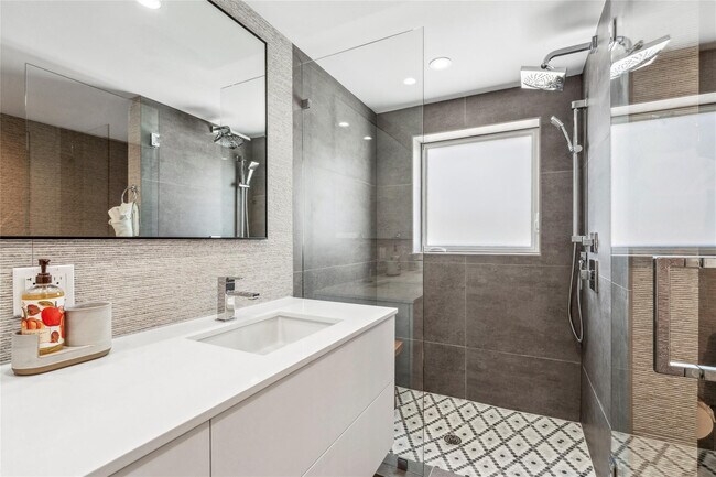 Building Photo - 2523 Castilla Isle