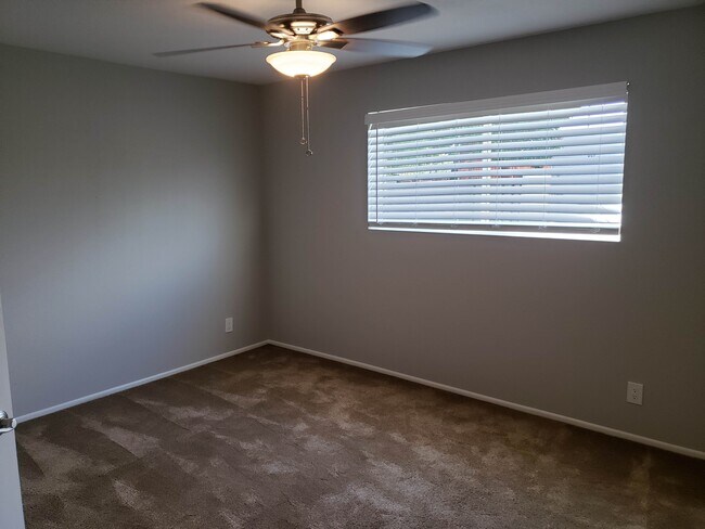 Building Photo - 1839 E Concorda Dr