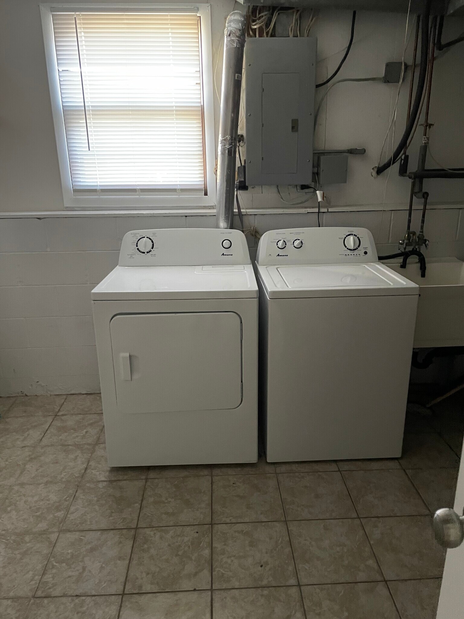 Building Photo - 444 29th Ave N