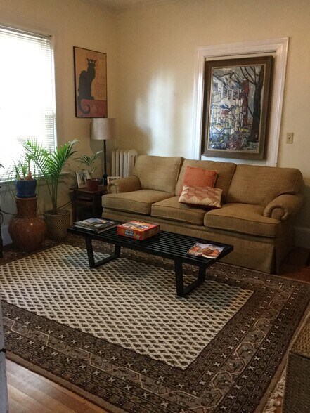 Building Photo - 889 Hope St