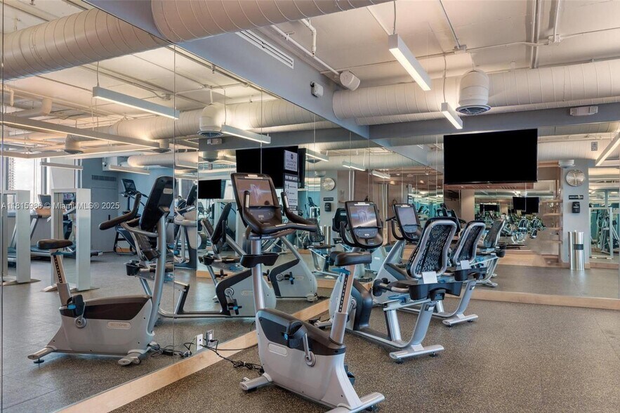 Building Photo - 900 Biscayne Blvd