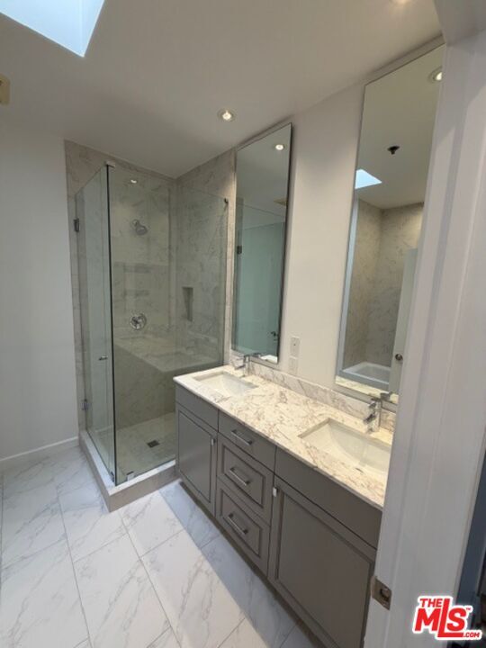 Building Photo - 230 S Hamilton Dr