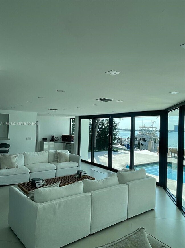 Building Photo - 7720 Miami View Dr