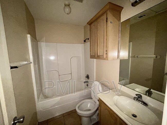 Building Photo - 1803 Douglas