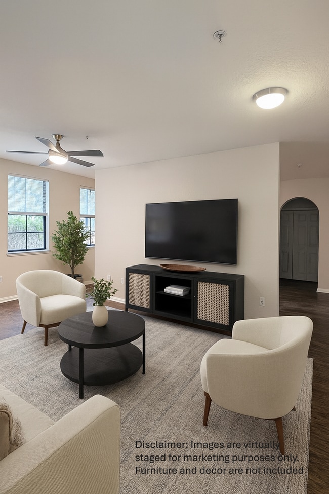 Building Photo - Huge Studio Unit 785 square feet! Updated,...