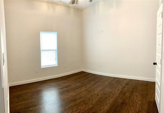 Building Photo - 12042 Carlsbad St