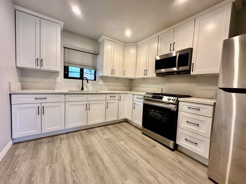 Building Photo - 1362 Club View Dr