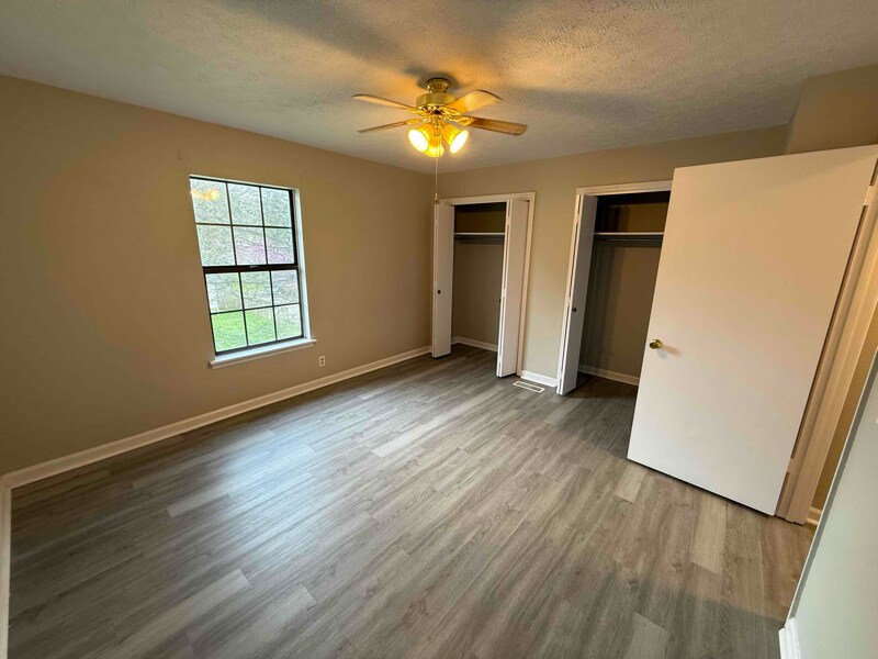 Building Photo - 656 Mercer Dr