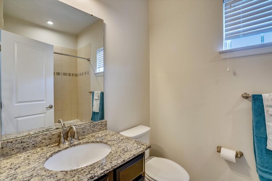 Building Photo - 8303 Encore Dr