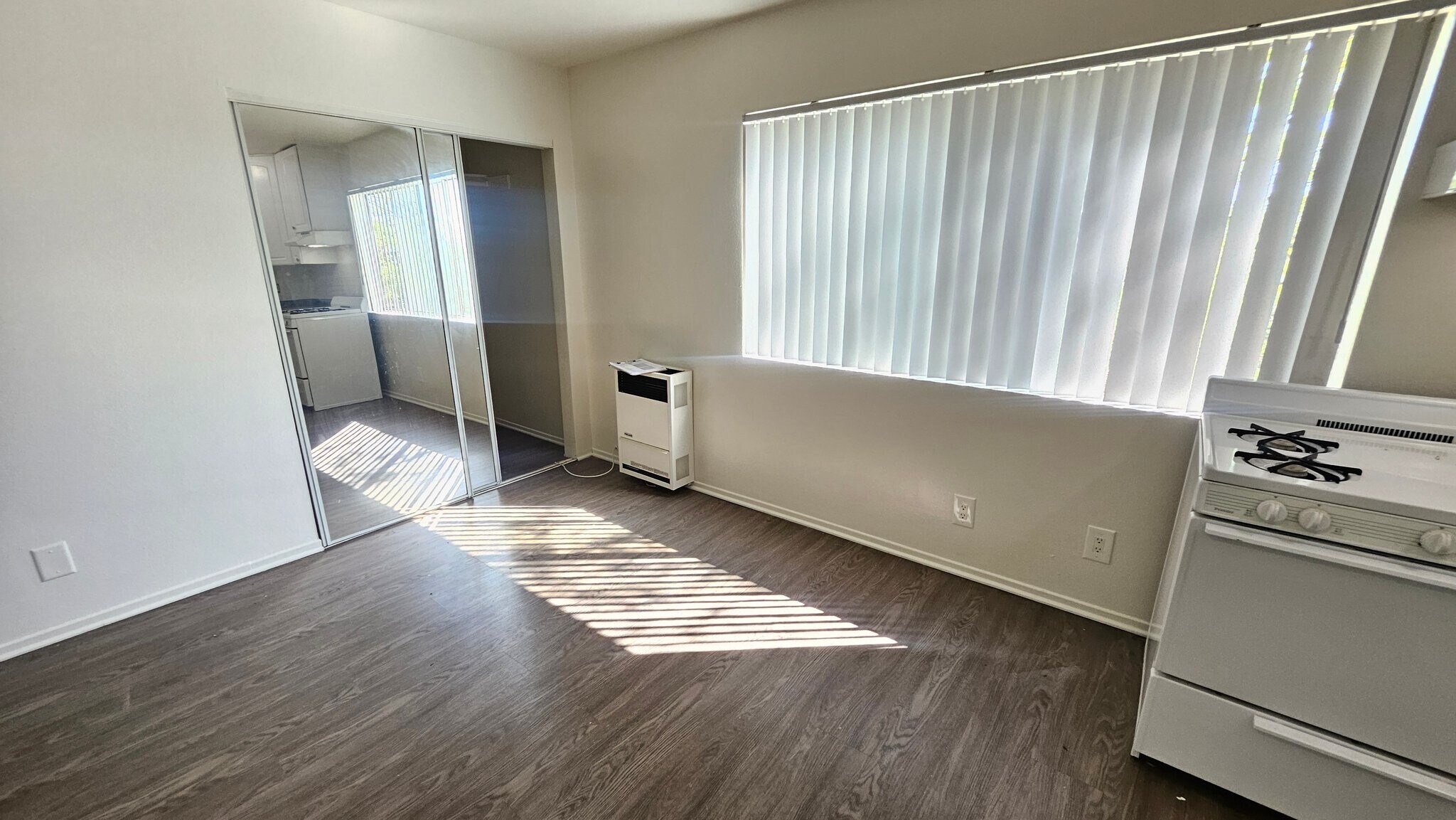 Building Photo - 1750 S Longwood Ave