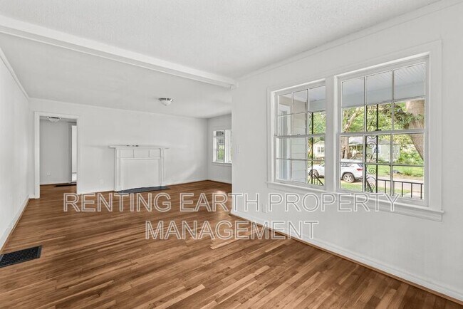 Building Photo - 832 Meadowbrook Dr
