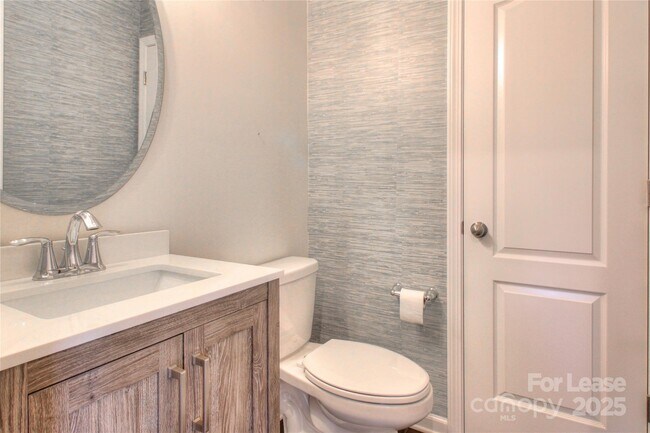 Building Photo - 3007 Silverwood Dr
