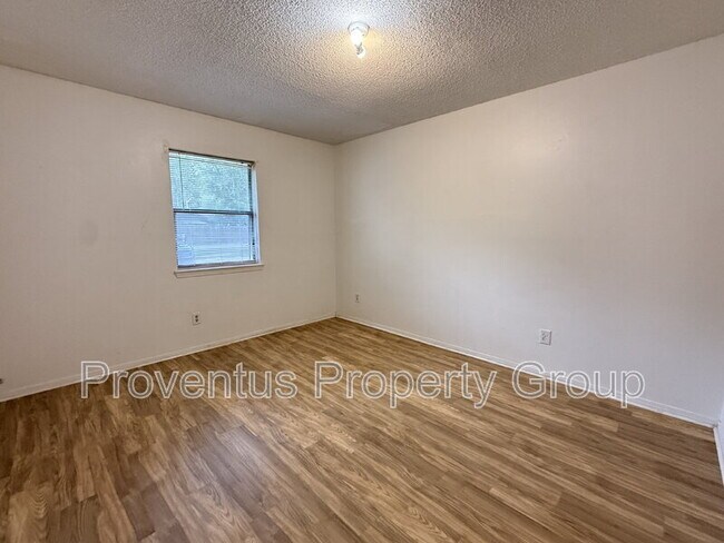 Building Photo - 350 N Crow Rd