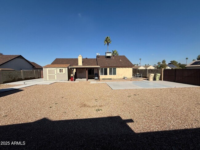 Building Photo - 5535 W Willow Ave