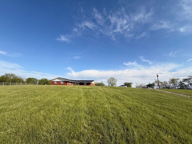 Building Photo - Beautiful 3 bedroom Home in Cedarville