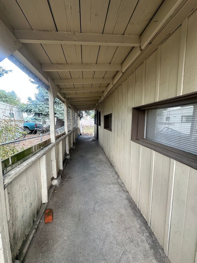 Building Photo - 2903 E Joseph Ave