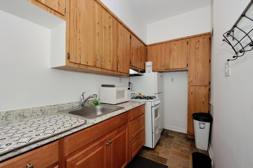 Building Photo - 1503 1st Ave