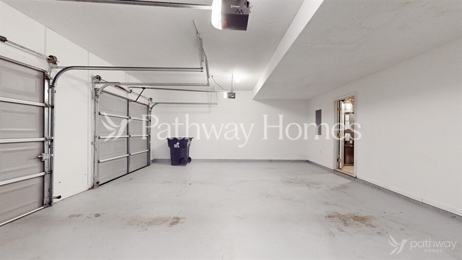 Building Photo - 10891 Knotty Pine Pl