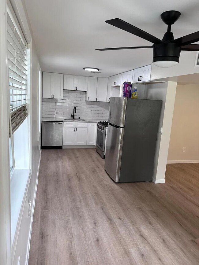 Building Photo - 3505 Iris St N