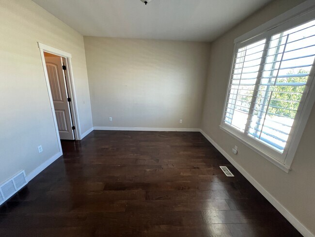 Building Photo - 978 Freedom Point Way