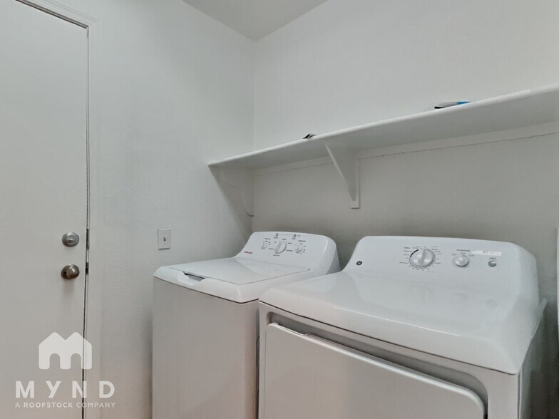 Building Photo - 6327 W Branham Ln